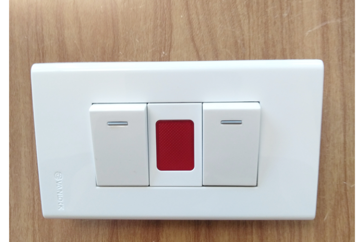 Sino S18C1 – Công tắc 1 nút có đèn báo